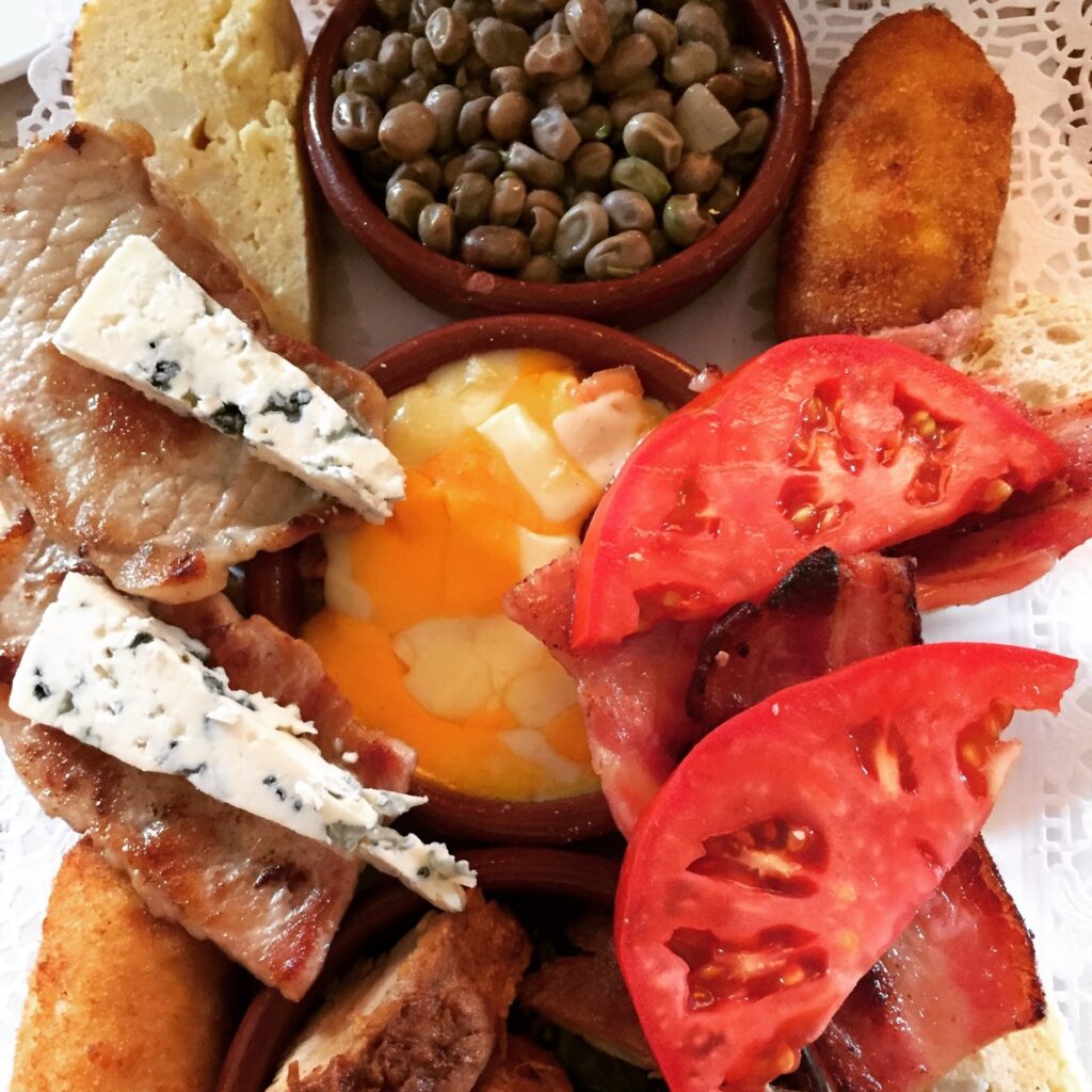 tapas_spanish_food_cheese_spain_frittata_tomato-681632