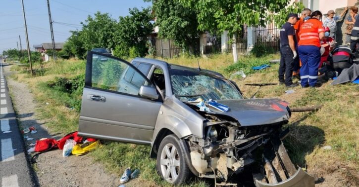 Accident cu patru victime în Vâlcea, pe DN64. Traficul, blocat total. Doi răniţi, în stare foarte gravă