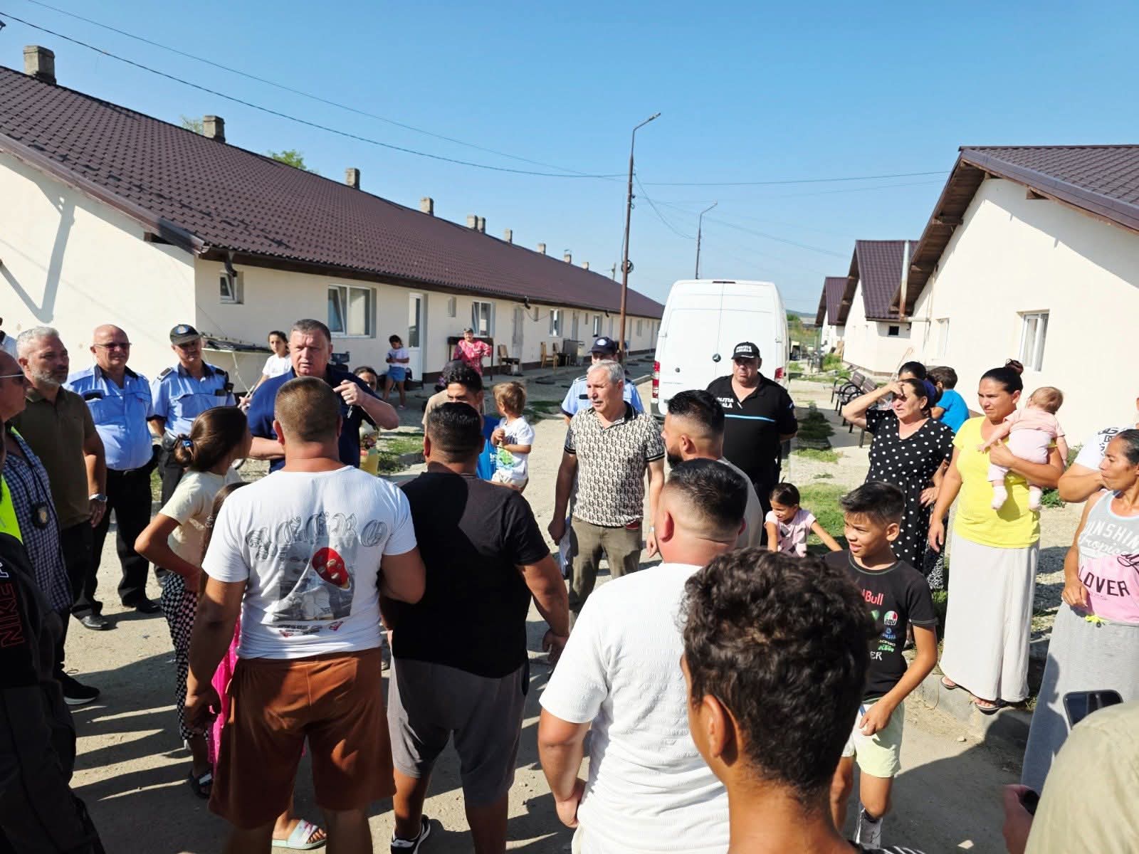 Gut&#259;u da militaria jos din pod! Ac&#539;iune ampl&#259; de salubrizare &icirc;n Colonie! Chiriasii care nu respect&#259; ordinea si curatenia, amenintati cu evacuarea!