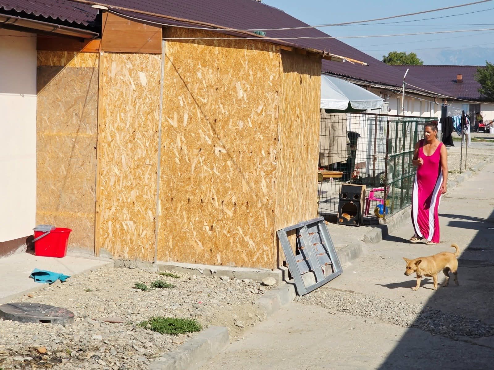 Gut&#259;u da militaria jos din pod! Ac&#539;iune ampl&#259; de salubrizare &icirc;n Colonie! Chiriasii care nu respect&#259; ordinea si curatenia, amenintati cu evacuarea!